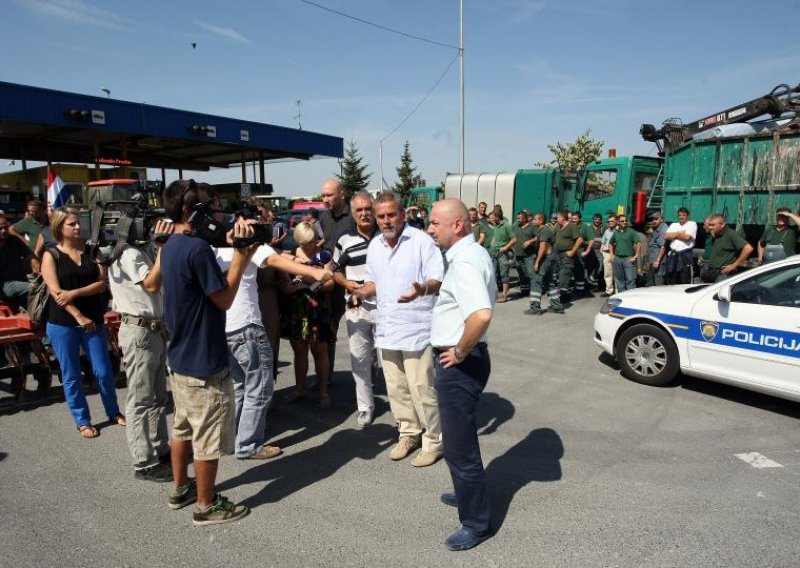 Zagreb nema kud sa smećem, Jakuševac i dalje blokiran