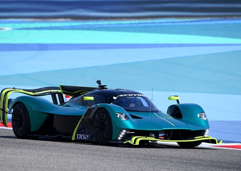 [FOTO/VIDEO] Aston Martin Valkyrie AMR Pro: Hiperautomobil bez pravila i bez ograničenja odvozio prve krugove