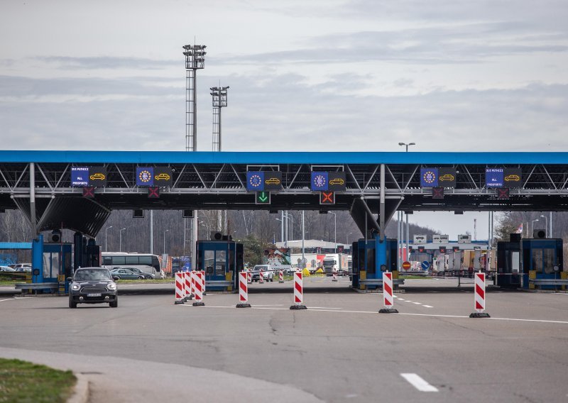 Šef carine s Bajakova i pomoćnici pod istragom zbog krađe robe