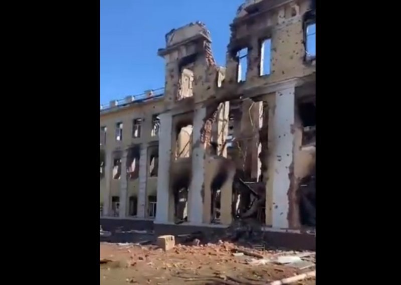 [VIDEO] U bombardiranju potpuno uništena osnovna škola u Harkivu