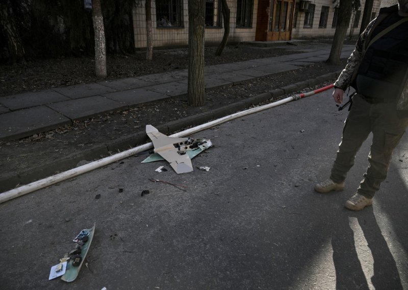 [FOTO] Jedna osoba poginula u napadu dronovima samoubojicama u Kijevu