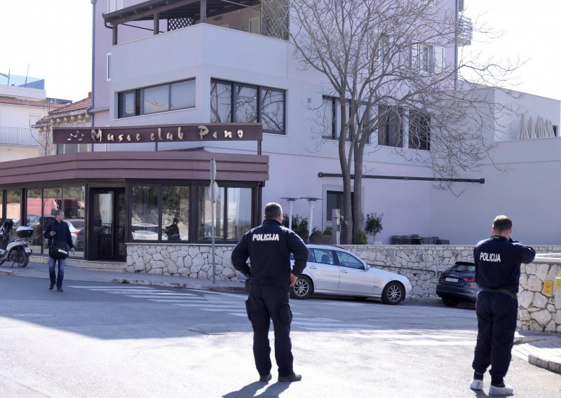 U stanu u Splitu upucan mladić, liječnici se bore za njegov život