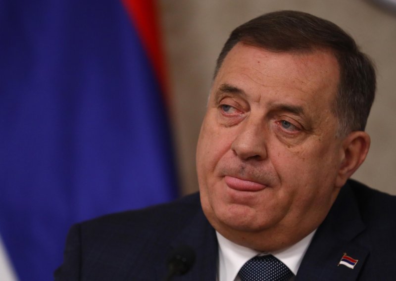 Dodik pobjesnio: Schmidtu preporučujem da kupi kartu za Njemačku u jednom smjeru, danas mu je istekao godišnji odmor