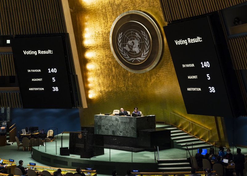 Opća skupština UN-a usvojila rezoluciju o pomoći Ukrajini, kritizirala Rusiju