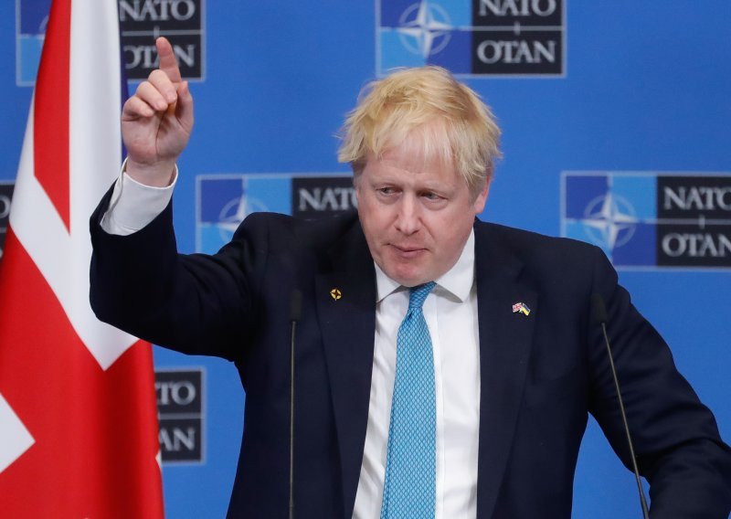 [VIDEO] Johnson o tome da je anti-ruski nastrojen: 'Apsolutno ne, ja sam jedini premijer u povijesti Ujedinjenog Kraljevstva koji se zove Boris'
