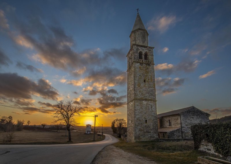 Sve je manje crkvenih vjenčanja u Hrvatskoj; i u manjim sredinama sve više ih staje pred matičara