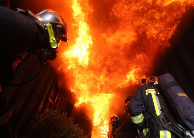 Izgorjela drvena kuća, vatrogasci na zgarištu pronašli beživotno tijelo