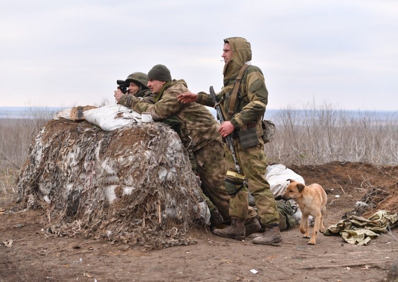 Ruske snage se odmiču od Kijeva, ali borbe se nastavljaju