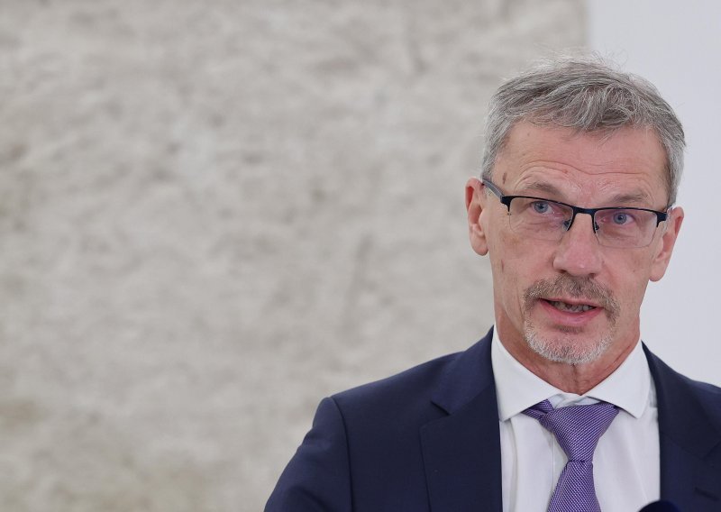 Vujčić o potražnji za eurima: Ne događa se ništa značajno, ali zbog rata u Ukrajini rast BDP-a će se usporiti