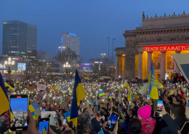 [VIDEO] Pogledajte kako je Varšava večeras dala podršku Ukrajini