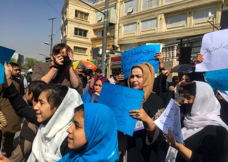 Diljem Kabula prosvjedi protiv zabrane školovanja za djevojčice