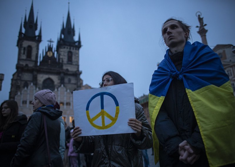 Rusi koji žive u Češkoj prosvjedovali protiv invazije svoje zemlje na Ukrajinu