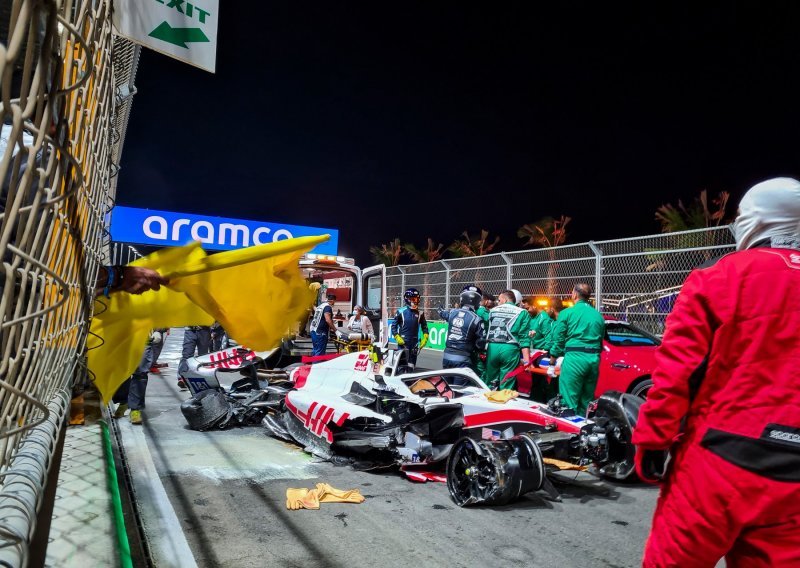 [FOTO] Mick Schumacher doživio je tešku nesreću u kvalifikacijama VN Saudijske Arabije; helikopterom je prevezen u bolnicu i neće voziti u nedjelju