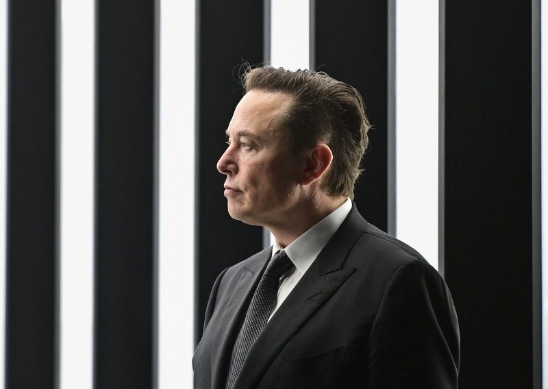 Elon Musk sasuo paljbu po društvenim mrežama. Pokrenut će novu?