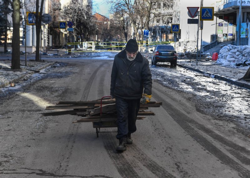 Glasnogovornik Pentagona: Rusija bi mogla nastaviti bombardirati Kijev projektilima izdaleka