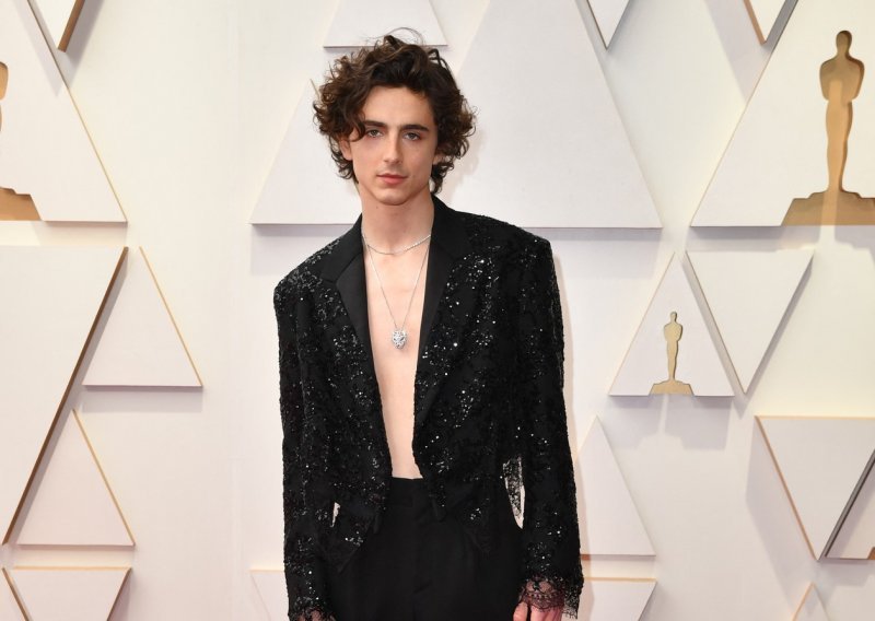 Sam svoj stilist: Timothee Chalamet na Oskare stigao bez majice i zapalio društvene mreže