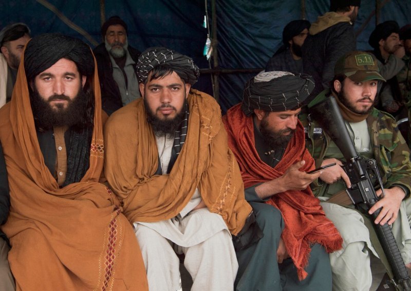 Talibani poručili državnim službenicima: Brade ili otkaz