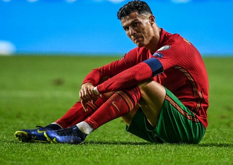 Cristiano Ronaldo potpuno je izgubio živce, jedno ga je pitanje 'izbilo': Ja sam taj koji odlučuje, ja sam glavni!