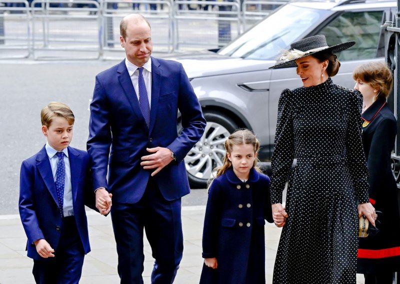George i Charlotte nisu bili pretjerano raspoloženi, no Kate Middleton ipak nije mogla sakriti ponos