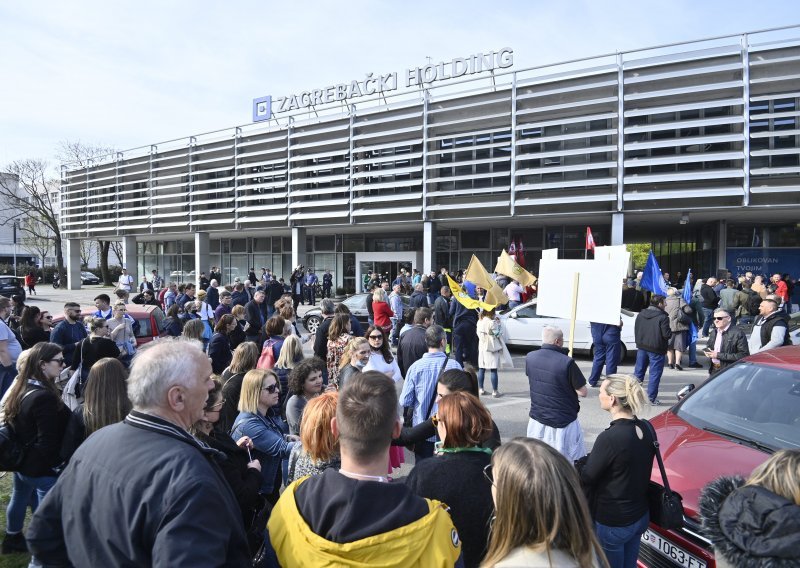 Prosvjed protiv otkaza u Holdingu, sindikati traže smjenu Uprave