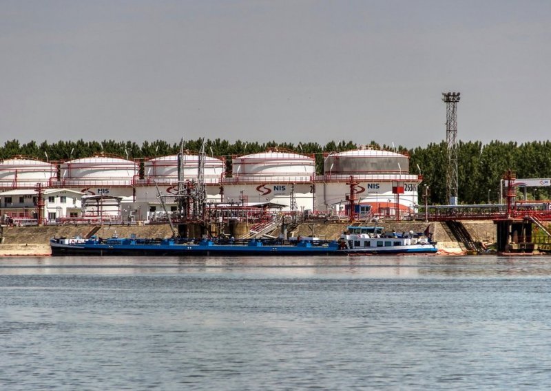 Srbi su na gadnim mukama: Ovo je plan koji su skovali kako bi njihova naftna industrija u ruskom vlasništvu izbjegla europske sankcije