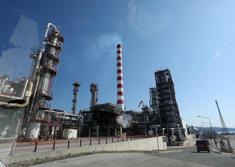 Rafinerija nafte Rijeka pokreće postrojenje, u travnju puni radni kapacitet