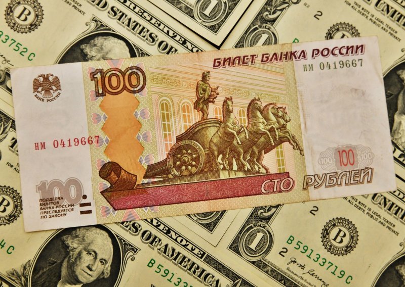 Rusija neće zahtijevati hitan prijelaz na plaćanje plina u rubljima