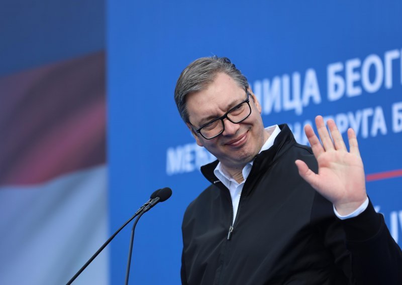 Vučiću pobjeda u prvom krugu, vladajućima većina u parlamentu