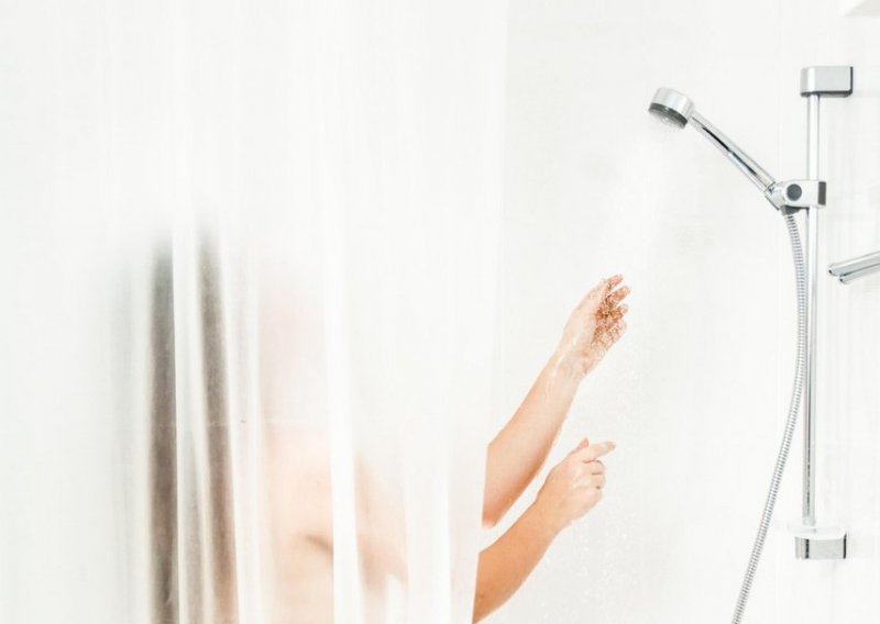 Kod čišćenja kupaonice ovoga se tek rijetki sjete: Kako brzo i efikasno očistiti glavu tuša