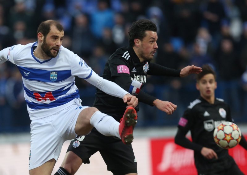 Šok za Nenada Bjelicu; kapetan Osijeka izgubljen je za derbi s Hajdukom, a možda i za cijelu sezonu...