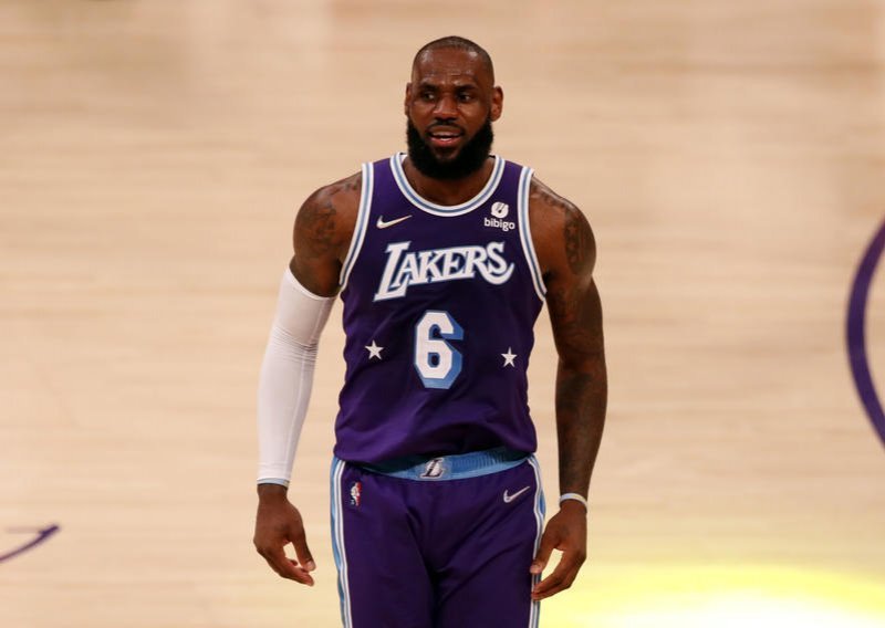 LeBron James nikada u karijeri nije ovo prolazio; jedan detalj vezan uz njegov prosjek koševa je nevjerojatan, a Lakersi su ipak u panici