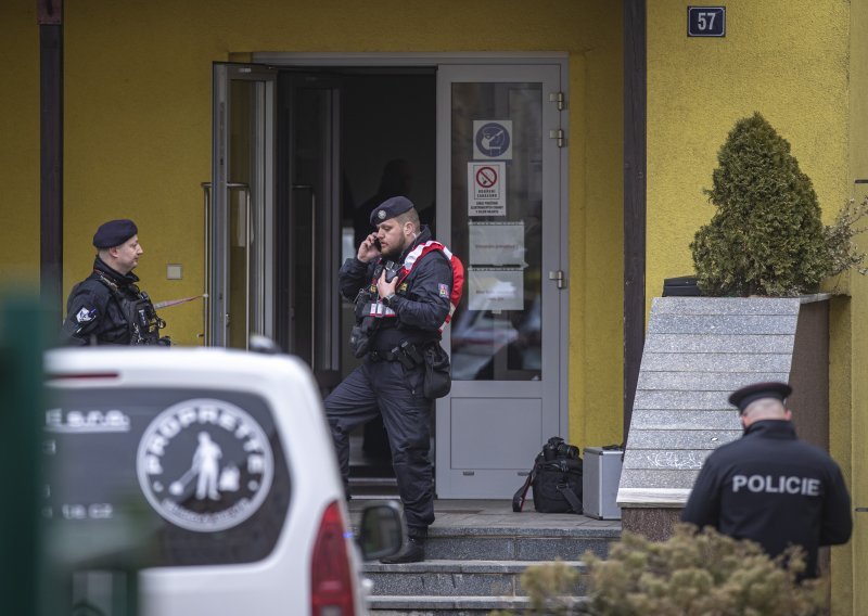 [FOTO] Nakon sukoba, učenik mačetom ubio profesora u Pragu