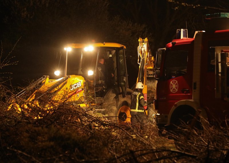 [FOTO/VIDEO] Bilje: U eksploziji u obiteljskoj kući smrtno stradao muškarac