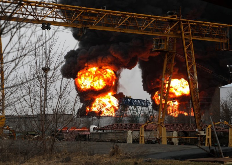 Ukrajina tvrdi da nije izvela napad na skladište goriva u Rusiji