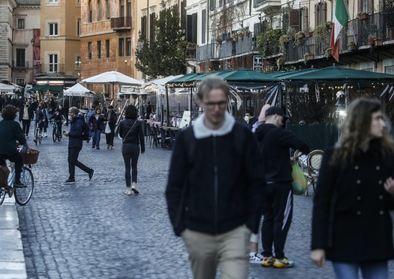 Švicarska ukida posljednje mjere, Italija rekla zbogom covid potvrdi