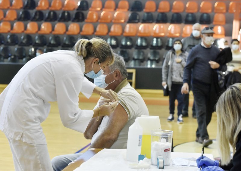 Nakon Izraela, sve više zemalja uvodi 4. dozu cjepiva protiv koronavirusa