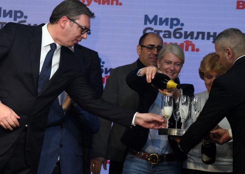 Vučić želi 'snažne odnose' s Hrvatskom, raduje ga ulazak Žigmanova u parlament
