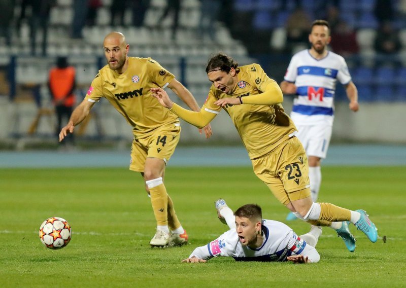 [ANKETA] Je li sudac Fran Jović trebao dosuditi jedanaesterac za Hajduk nakon prekršaja na Krovinoviću?