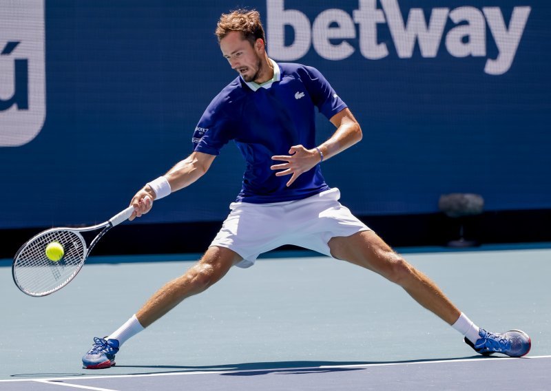 Organizatori Wimbledona u strahu da se na terenu ne bi pojavila ruska zastava; jedan tenisač ima snage za to...