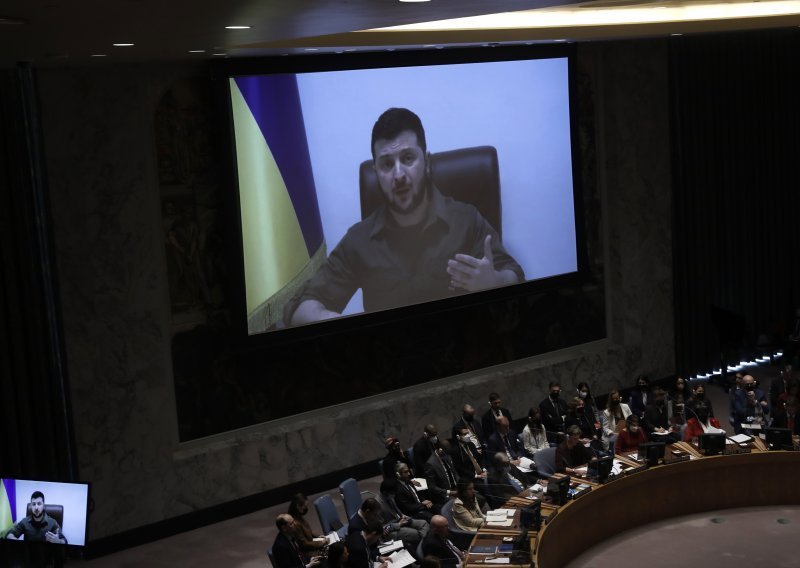 Zelenski UN-u pustio video osakaćenih trupala u Buči: Rusija želi pretvoriti Ukrajinu u tihe robove