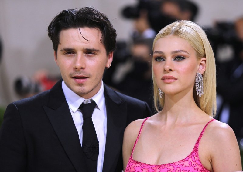 Nakon napada o rastrošnosti oglasili se tek vjenčani Nicola Peltz i Brooklyn Beckham i otkrili da sav dobiveni novac doniraju Ukrajini