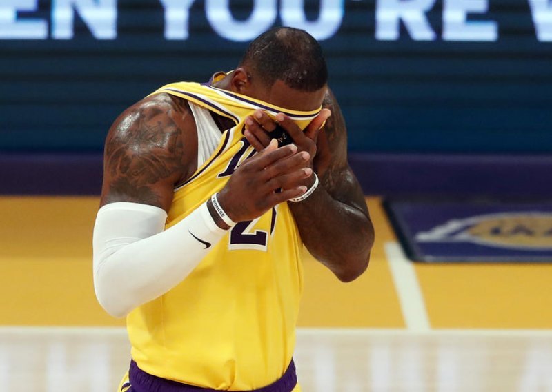 Lakersi i LeBron James doživjeli udarac kojem se nisu nadali; Phoenix Sunsi postavili novi klupski rekord!