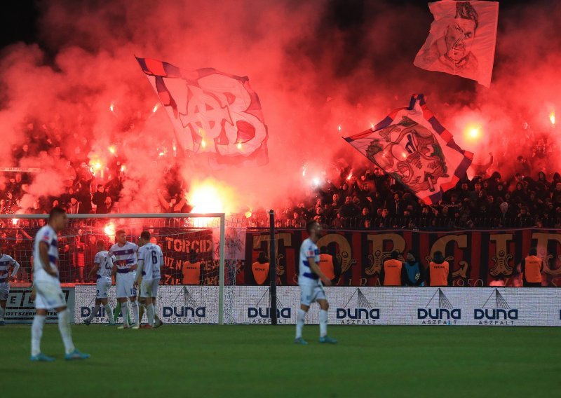 [VIDEO/FOTO] Torcida je i u Osijeku napravila 'feštu', a Hajduk će ostati bez 35.000 kuna