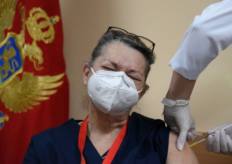 Crna Gora gotovo potpuno ukinula obvezu nošenja zaštinih maski