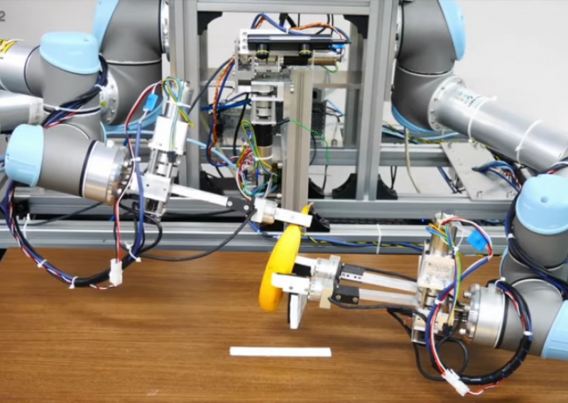 [VIDEO] Delikatan zadatak: Ovaj japanski robot može oguliti bananu