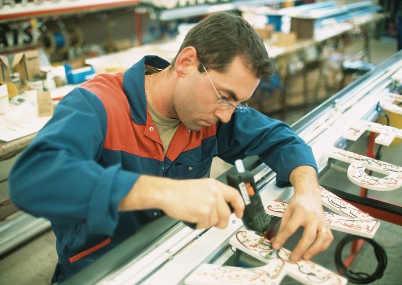 Pao broj zaposlenih u industriji na godišnjoj razini