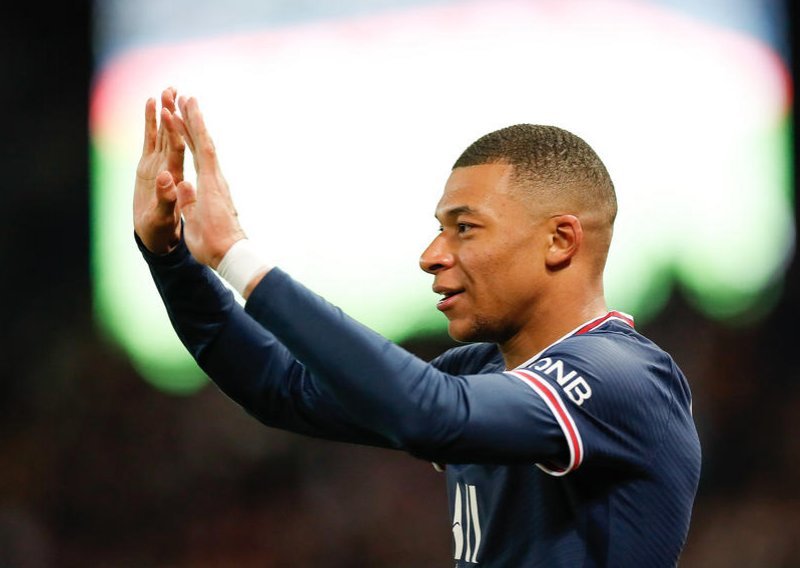 Ovo se zove prava nemoralna ponuda; Mbappe od gazde PSG-a dobio ugovor kakav u svijetu sporta još nikada nije viđen!