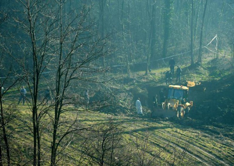 Exhumation of WW II mass grave in Zagreb begins