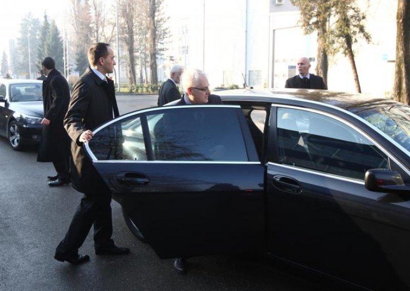 Tajni podatak: Koliko policajaca čuva Ivu Josipovića do spavanja