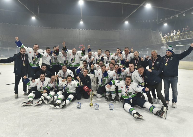 U Sisku održan prijam za državne prvake u hokeju na ledu: Sad našu Ledenu dvoranu s pravom možemo nazvati Dom šampiona